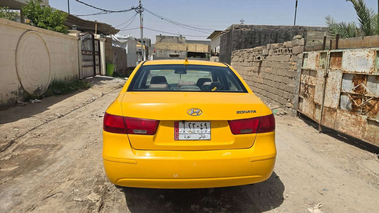 السلام عليكم سوناتا للبيع موديل 2009 امريكي سياره جاهزه مال شغل مسجله خط محرك 24000 مكااني واسط الزبيديه اتصال على الرقم ***********
