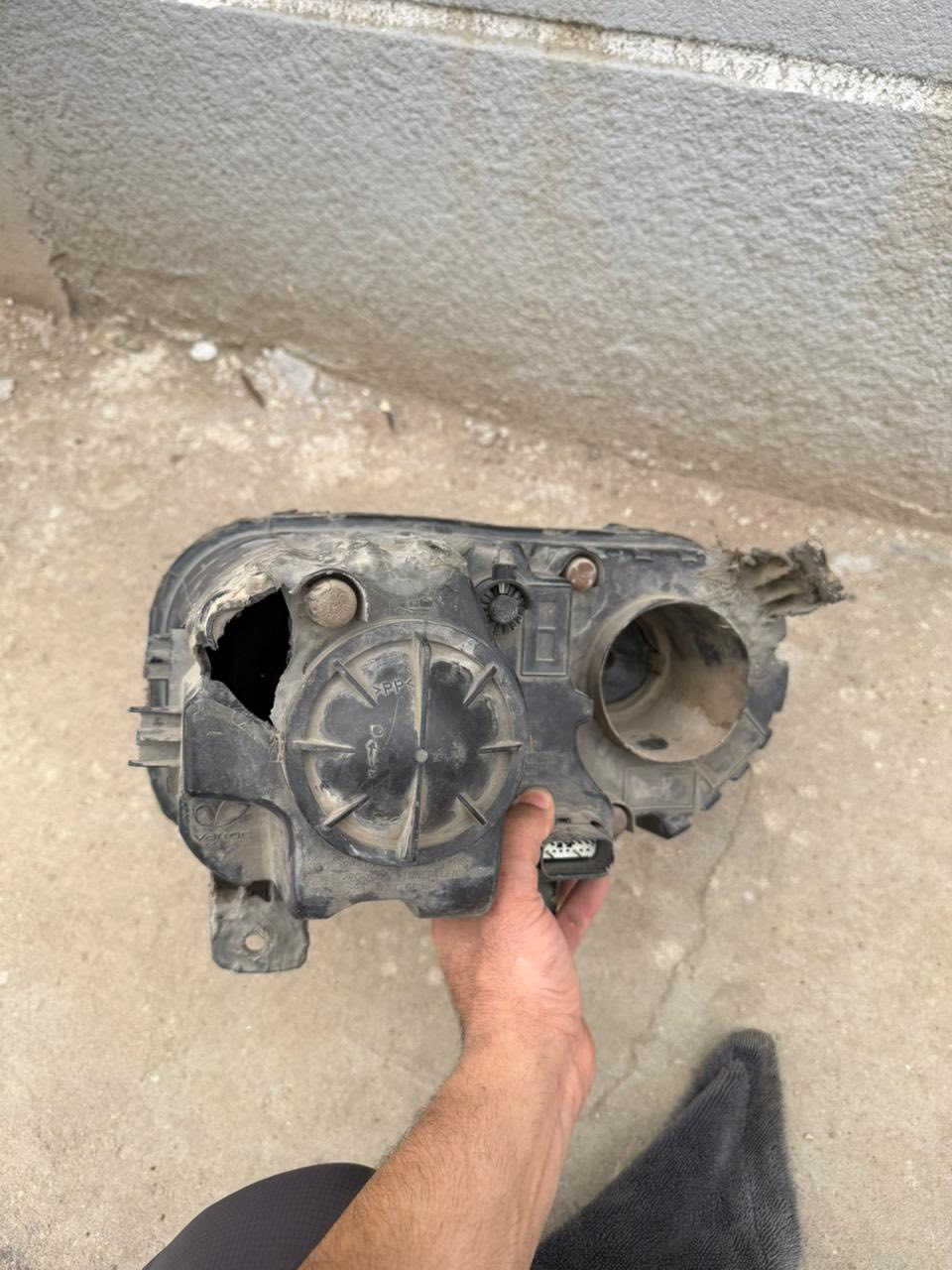 لايت تك يسره اصلي جامته نظيفه لد كله شغال عليه عدسه زنون ضواه كلشي قوي بس بي كسر صغير بالظهر بيش يفيدك تعال اخذه 
  واتساب ***********
