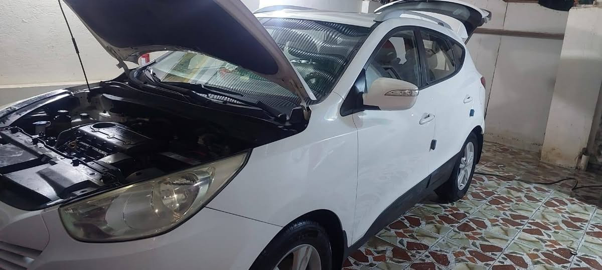 السلام عليكم ورحمة الله وبركاته 
توسان 2014 (رقم نكليزي بغداد بسمي )
السياره كفاله عامه من صبغ وظربه ( كهربائيت شغله كلهه /تخم تاير / مكينه كير كله كفاله / تبريد شغال مكفوله من كلشي / العنوان بابل الحله مركز المدنيه/  وهذا مقطع فديو مواضح بي كلشي /وسونار بيهه 
رقمي ***********
*********** 
السعر /146 وبيهه مجال بسيط / تحياتي الجميع /
