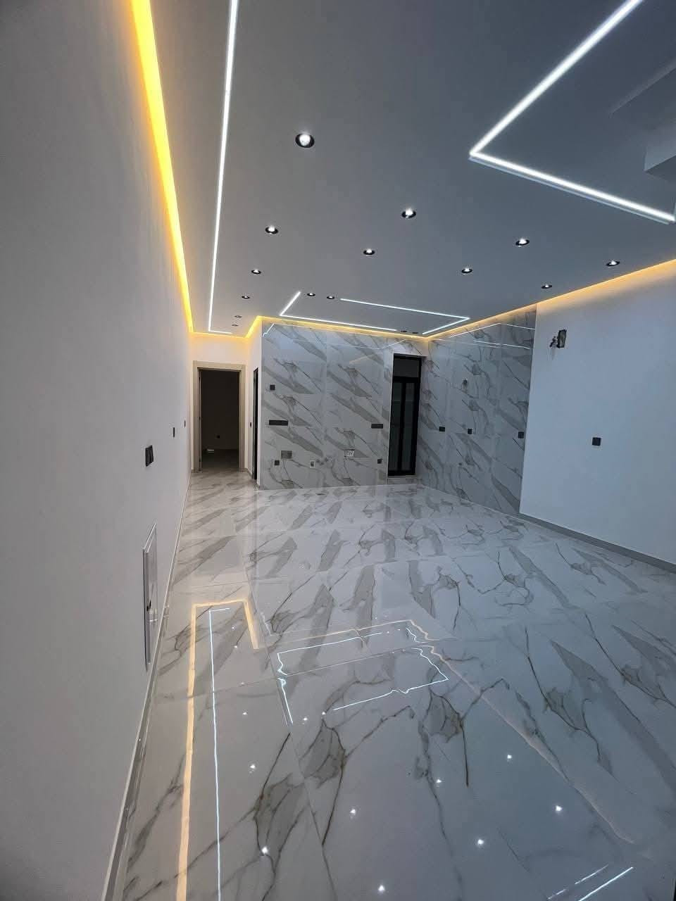 🔥دار زيرو للبيع حي _ الجامعة 
المساحة 113 متر _ واجهة 5 متر 

يحتوي: 4 غرف نوم صالة مطبخ 2حمام منورين و2 سطح 
شارع عريض مع رصيف 

للاستفسار *********** 
مكتب أمير علي للعقار المنصور حي دراغ شارع جامع دلال الكبيسي 
#حي_الجامعة #بغداد #عقارات_بغداد #بيت_زيرو #بناء_حديث #شارع_الربيع #اليرموك #المنصور #عقارات_حي_الجامعة

​#PropertyTour #LuxuryLivin  #DreamHome #Explore #العراق #بغداد #ريلز_عقاري
