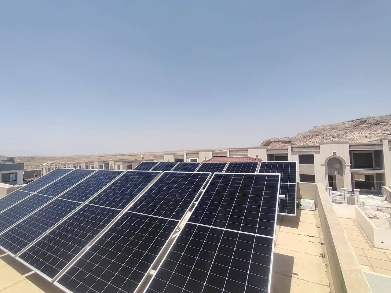 مجمع سوما ستي في كركوك 
☀️ الطاقة المستدامة.. خيارك الذكي والآمن! ☀️
تستمر شركة النور الهندسية للطاقة المتجددة في تقديم أفضل الحلول الهندسية لعملائنا الكرام. نُشارككم اليوم لقطات من أحد مشاريعنا المتميزة التي تم إنجازها في كركوك هذا الأسبوع بكفاءة ودقة عالية، وبإشراف هندسي مباشر.

تم تصميم وتشغيل المنظومة بأحدث التقنيات العالمية لضمان أعلى أداء واستقرار للتيار:

🛠️ المواصفات الفنية للمنظومة:
خزن طاقة عملاق وآمن: بطارية ليثيوم متطورة من نوع Marvel بسعة 16KW، لعمر افتراضي أطول وأمان تام.

القلب النابض للمنظومة: إنفيرتر ذكي من نوع Felicity بحجم 12KW، الذي يضمن كفاءة تحويل عالية واستقراراً ممتازاً للأحمال. بضمان 2 سنوات 

كفاءة توليد فائقة: عدد (12) ألواح شمسية من الجيل الجديد Longi Hi-MO X10 بقدرة 650w للوح الواحد، لتأمين أقصى استفادة من أشعة الشمس حتى في الظروف الجوية المتغيرة.

👨‍💻 المنظومة نُفِّذت بإدارة: المهندس علي حسين

شعارنا دائماً وبكل فخر:
#ثقة | #أمان | #استفادة

📞 للاستفسار أو لطلب تصميم منظومتك الخاصة، يسعدنا تواصلكم معنا عبر الأرقام التالية:

Asiacell: ***********

Zain: ***********

أو عبر مراسلة الصفحة مباشرة.

📍 العنوان: كركوك قضاء الحويجة قرب الدفاع المدني
