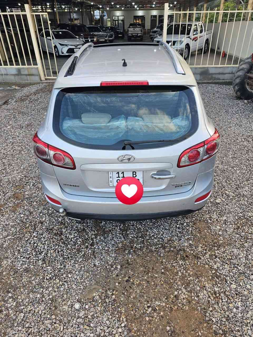 أخوان رحمه لوالديكم أقرو المنشور زين وخابروني كلشي كاتب وموضح اترجاكم .صار عندي ضرف وأريد ابيع وكلكم تعرفون المكفول مالته لايقل عن ١٦٠ هاي السياره رايده (١٢٥ ورقه)
سنتافي ٢٠١١ فول فول أستيراد خاص  لون سلفر رقم بغداد دولي بصمه تشغيل كشنات كهربائي  تبريد ثلاث قطع  ٧ راكب حساس امامي حساس خلفي أشاير بالمري شاشه تاب  تحكم أستيرن جهتين ويل كب كروم تخم تاير جديد صدره ٧٥% وفلوس الصدر عليه اسياره نصبته تخبل ونضيفه بمعنى الكلمه على أيدي 
أخوان السياره بيه طخه كلش خفيفه بجاملغ الخلفي وبيه شويه جراد وصبغته حزام سياره مال بيت أستخدام شخصي فقط 
انطيها شرط بدون دواخل بدون أيرباك وصور ماقبل الصبغ عندي لاضربه ولا كلشي طخه سويته ع البارد وصبغت احزام جماليه
لتواصل أتصال أو واتساب *********** وشايفين كل الخير مقدماً من قلب ورب
