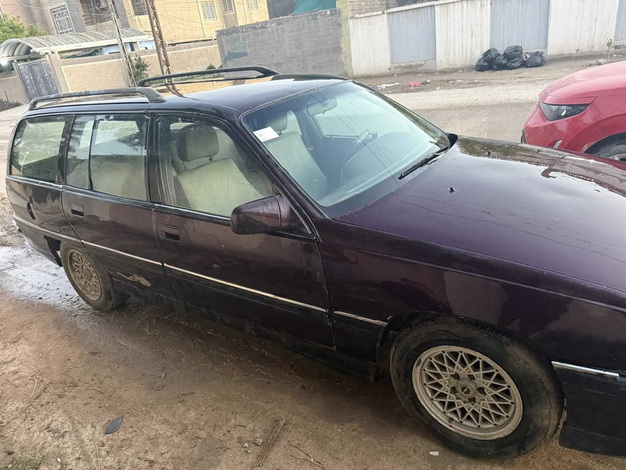 السلام عليكم
اوبل اوميكا ستيشن للبيع موديل 92 سنويه لغايه 29 تخم تاير باتري جديد كير عادي  السعر 24وبيه مجال بسيط العنوان حله نادر الثانيه 
***********
