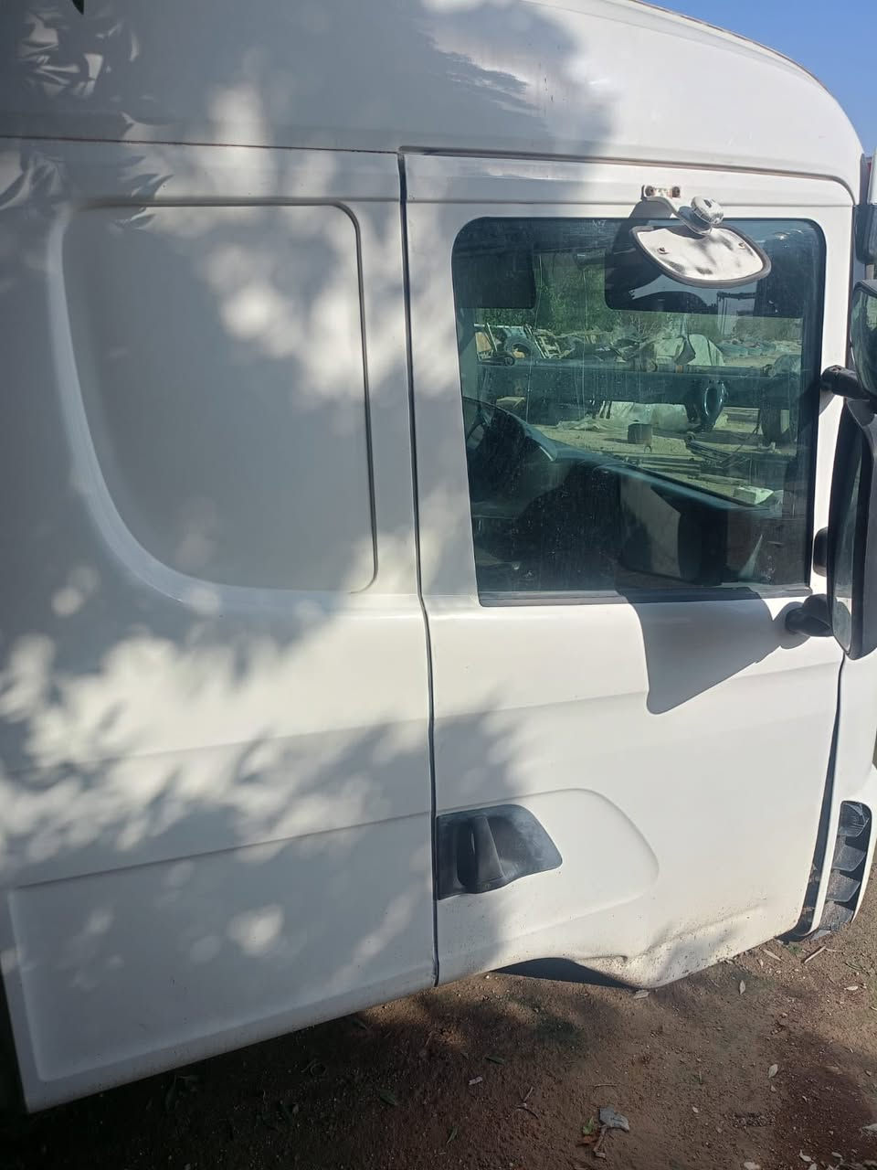 السلام عليكم قماره للبيع ٢٠٠٤ مكانها البصرة ‭٠٧٨٥ ٩١٣ ١٤٧٠‬
