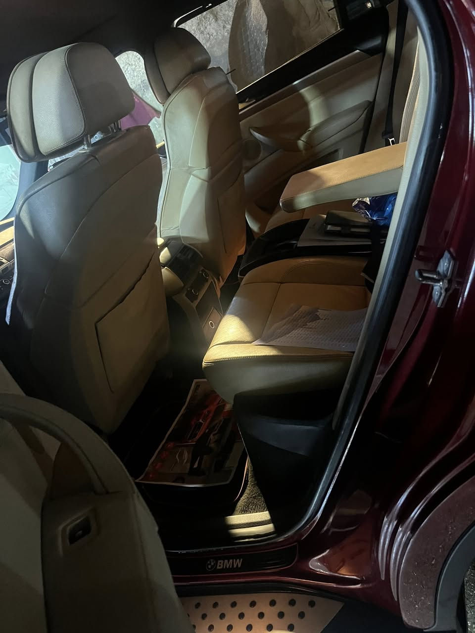 للبيع و مراوس bmw x6
بيهة قطعتين صبغ فقط 

ول باقي كفالة لا شاصي لغود حدادية كير مكينة 

رقم ***********
