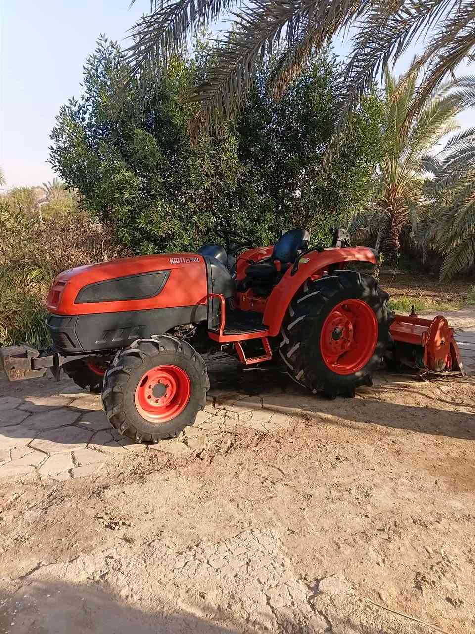 السلام عليكم للبيع كيوتي مشتغله ٣٠٠٠ ساعه مكينه عل شركه بس محرك منزليله رنكات وراه رفاسه جديد وفدان كتاب اسويلك وكاله السعر ١٦ وبيه مجال لشراي *********** مكاني واسط صويره
