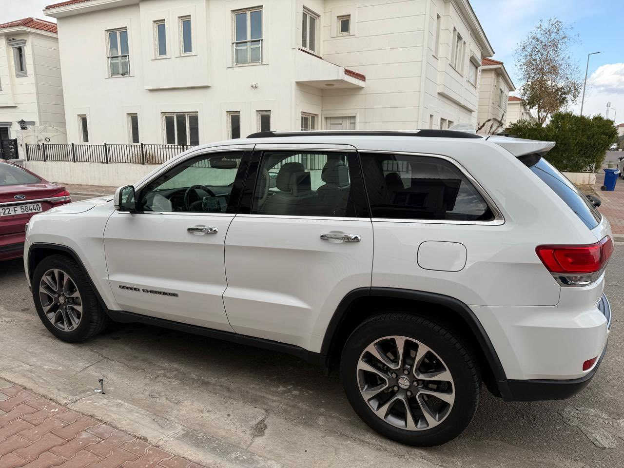 Jeepللبيع 2018
سياره كلين 
فول لمتدد بلص 3 شاشات
مكانها اربيل 
***********
سياره خليجيه شركه هارلم
