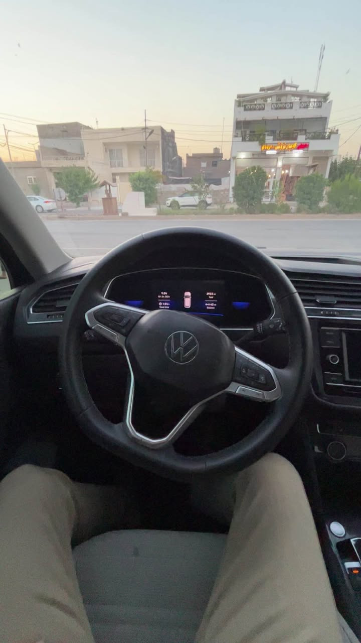 تيگوان ٢٠٢٣ كاتى سةيارةكة كاتيى نةشكاوة ٤٠٠٠ هةزار مايل رؤشتوة فول فولة گيج الكترؤنى كوشين گةرم كاميرة عةساس رادار ٧نةفةرى ناو سپى سةيارةكة زؤر جوانة و كةم رؤشتوة تةنها دوو پارجةى سبوخة بة شةرتى رةقةم بؤ زانيارى زياتر تةلةفؤن بكة *********** أربيل, العراق
