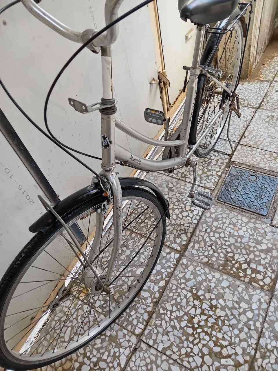 السلام عليكم
بايسكل حجم 27 ياباني جاهز تايرات بريكات امامي خلفي كلشي ماعايز السعر 60 وبي مجال


**إذا كنت صاحب هذا الإعلان وتريد حذفه لأي سبب، رجاءا أرسل رسالة إلى الدعم الفني**