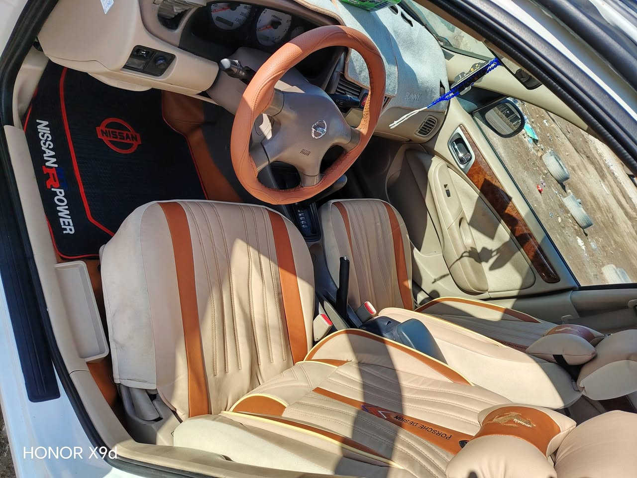 نيسان صني ياباني موديل ٢٠٠٦ محسن فول لمتتد يعني المواصفات البيها ب ٢٠١١ ماموجودة يدات نيكل الخارجية والداخلية حتى مصاطر البيبان نيكل داخل بيجي مطعم بصاجي انارة سقف وحافظة نظارات غرفتها على وضع الشركة سنتر لوك جام كهربائي ٤ بيبان حتى قفل الجنطة كهربائي ريمونت كامرة خلفية محرك كير تبريد شرط حدادة جديد تخم تاير جديد اي نقص مابيها بسمي رقم انكليزي سياره احلى من الصور كشر ودواخل شركة حادثها ضربة خفيفة بحوض الجنطة وبيها بارد وصبغات موضحات بالصور السيارة نظيفة بمعنى الكلمه السعر 105  وبيها مجال المكان الديوانية ***********
