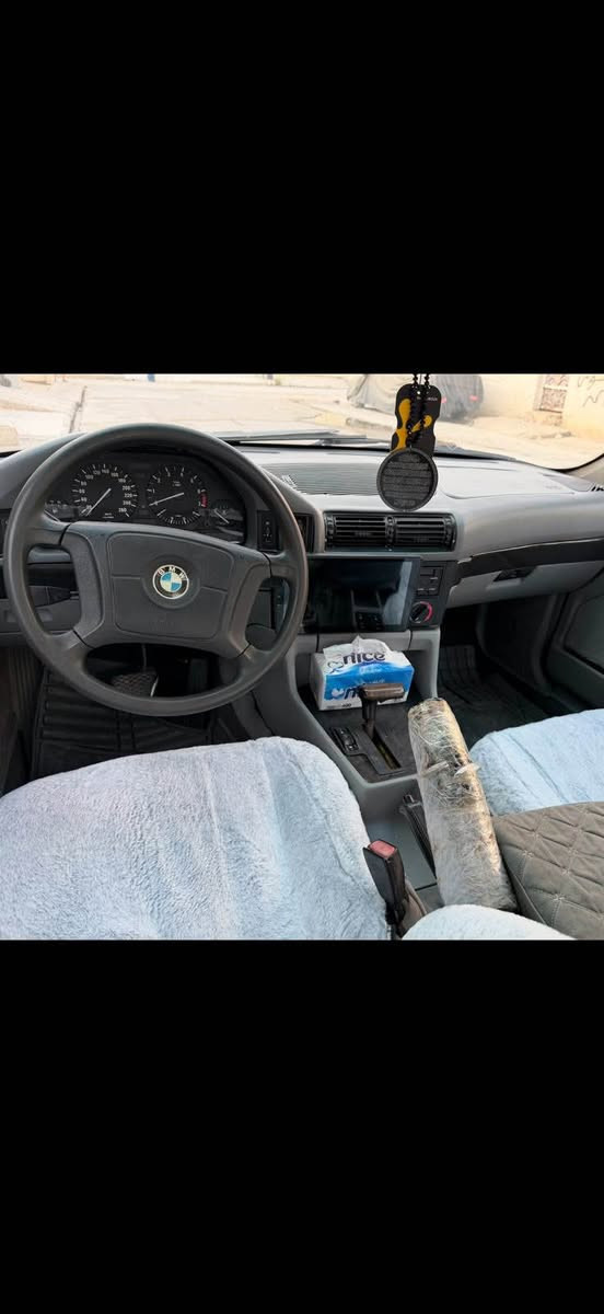 BWM525
مۆدیل 1992گێر تۆماتیک جوار جام کارەبا سلایت قوفل مەرکەزی پێش گەورە گێرو مەکین بێ عیبە سەیارەک فولە ناو داخیلی زۆر پاکە سعری 35وەرەقە مەجالەکی برایانەی تیدایە *********** أربيل, العراق
