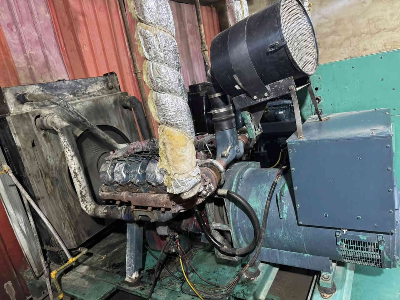 السلام عليكم 
مولد دايو ٨ سلندر 
٤٠٠ kva
توليد بل شرط 
محرك معمره جديد  ستندر 
شرط عل حمل 
معاها كاتم كبير افصخ بس اشده 
 سعرها ٩٠ $ وبي مجال 
مكانها تكريت العلم 
تفاصيل  اخرى ***********
