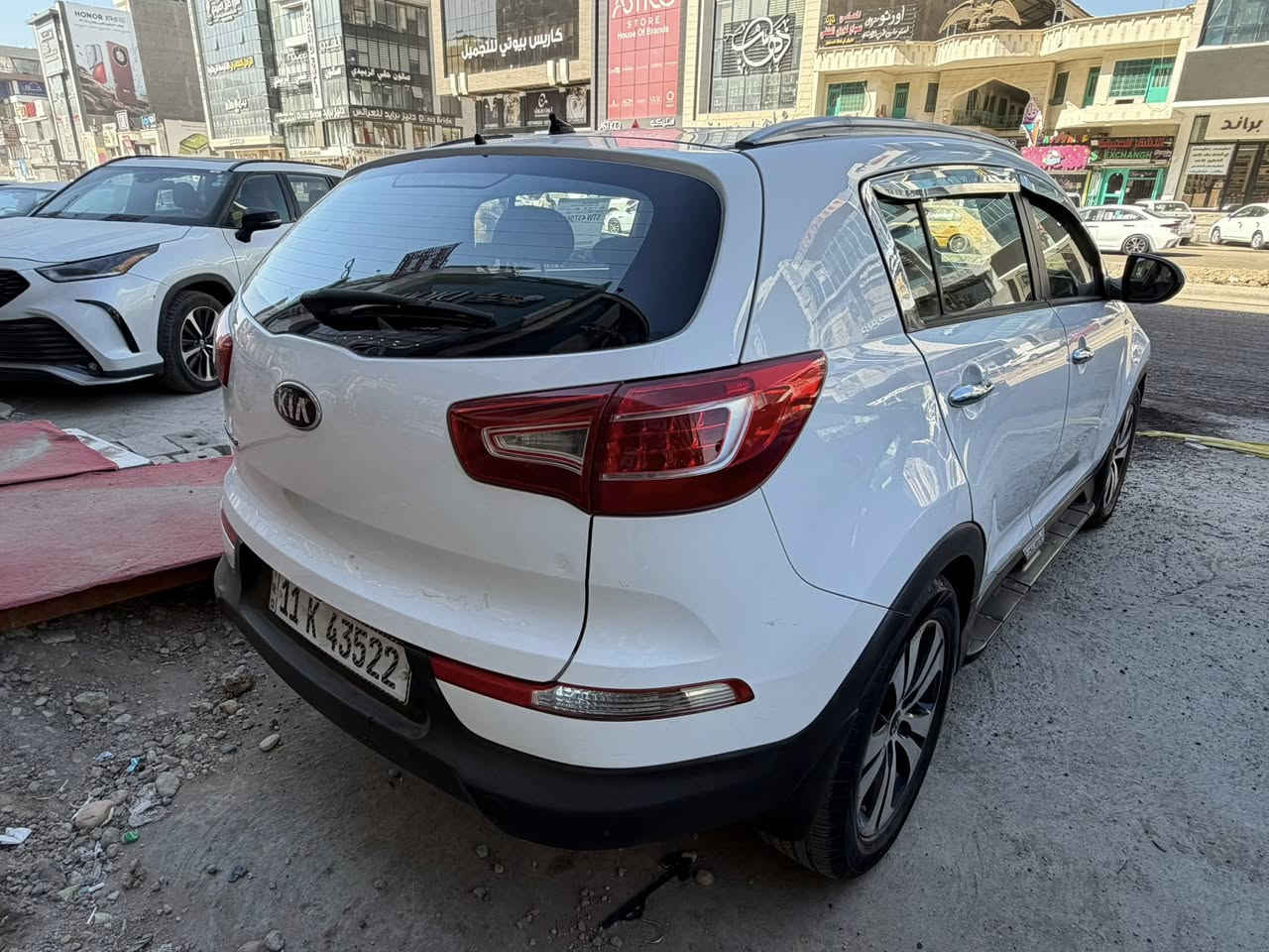 السلام عليكم شباب س
سياره سبورتج خليجي موديل 2013 
ماشيه ١٤٧  سياره نضيفه 
مكينه وكير مكفولات 
سياره ستخدام شخصي 
ما بيهه نقص 
كهربائيات كامله 
صدر امامي وخلفي نضيف 
ارقام جدد 
هزه جديد 
تبريد ثلج تدفئه 
سياره حلوه ونضيفه
بسمي تحويل مباشر 
السعر 130 وبيهه مجال 
مكاني بغداد شارع الربيعي 
للاستفسار ***********
