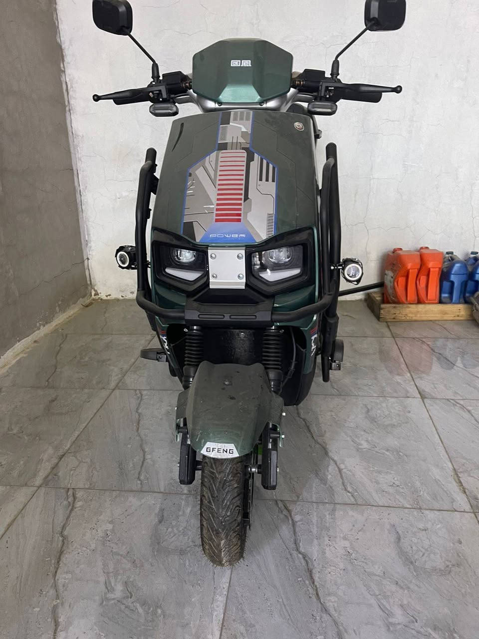 دراجة شحن البيع موديل 2025  سرعة 90حقيقي تمشيك 60 كليو بشحنة وحدة نظيفة ماشية قليل سعر 900الف بيهة مجال قليل مكاني بغداد فلكة حي النصر
 الهاتف ***********
