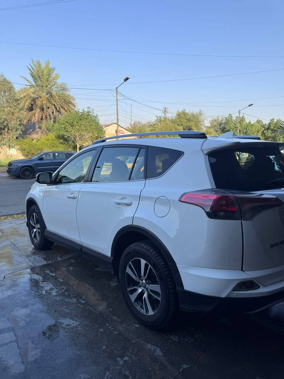 السلام عليكم 
للبيع سيارة تويوتا راف فور موديل 2018 رقم بغداد انكليزي وارد امريكي حادثة جاملغ وبنيد امامي وجاملغ وقبق الجنطة وصور الحادث مرفقة مع المنشور السيارة نظيفة وجاهزة مابيه اي نقص تبريد ثلج السيارة باسمي تحويل مباشر مكان السيارة بغداد الحرية السعر 165 وبيه مجال للاستفسار *********** واتساب او اتصال
