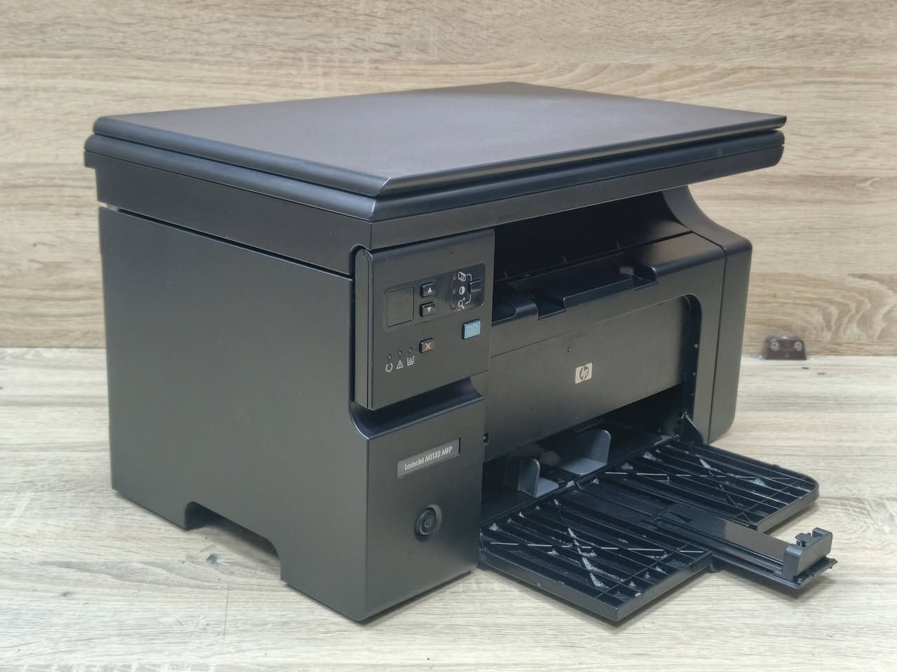 طابعة hp موديل M1132 laser jetاسود وابيض ليزري  مستعمل بحالة ممتازة سعر الحبر 10 الف تطبع 1600 نسخة نوع الحبر باودر سرعة طباعة 18 ورقة بالدقيقة وجه واحد استنساخ طباعة سكنر 
🚦سعر الطابعة 135 الف 🚦مع كاترج جديد وكيبل كومبيوتر وكيبل كهرباء وقرص تعريف .
📠 للطلب *********** / *********** 
📍أربيل شارع سلطان مظفر عمارة اليعقوبي. 
🚕 يوجد توصيل لكل المحافظات نسبة نظافة الجهاز 95% ضمان تشغيل وفحص...
#الصفوة
#طابعتي
