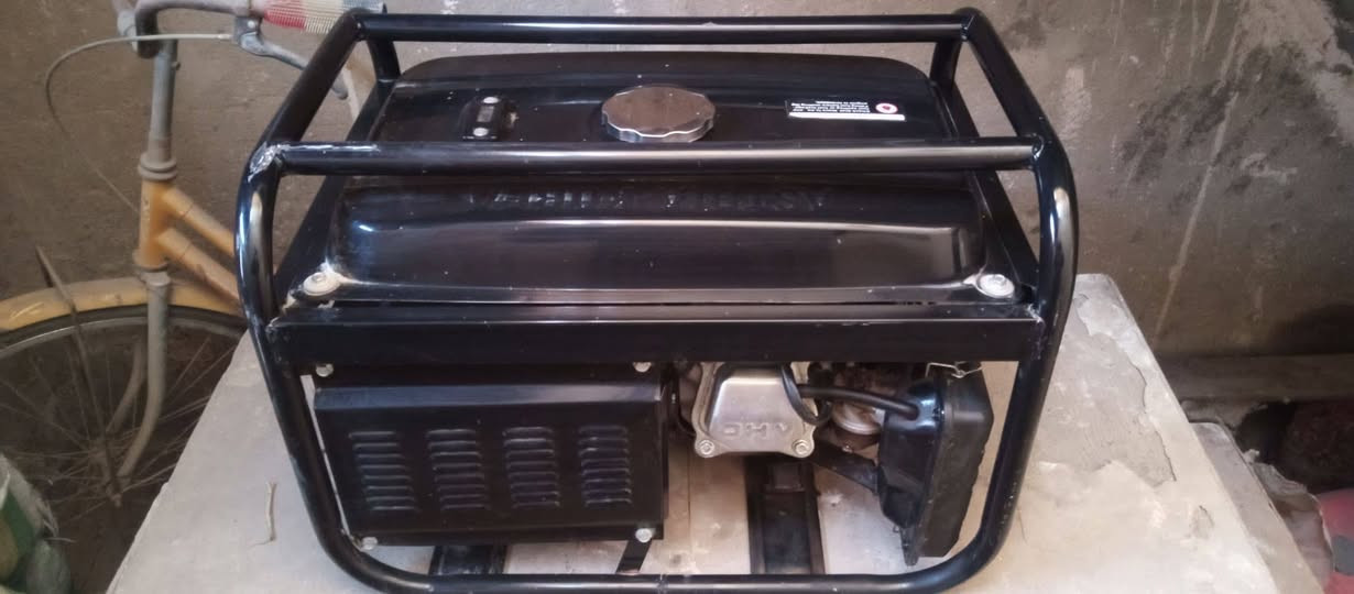 سلام عليكم ثلاجه للبيع حجم 12 قدم سعره 250 بيه مجال للطيبين
مولده 10 امبير نضيفه اخو الجديد مستخدمه شهر واحد فقط سعر 200 بيه مجال للطيبين 
***********
