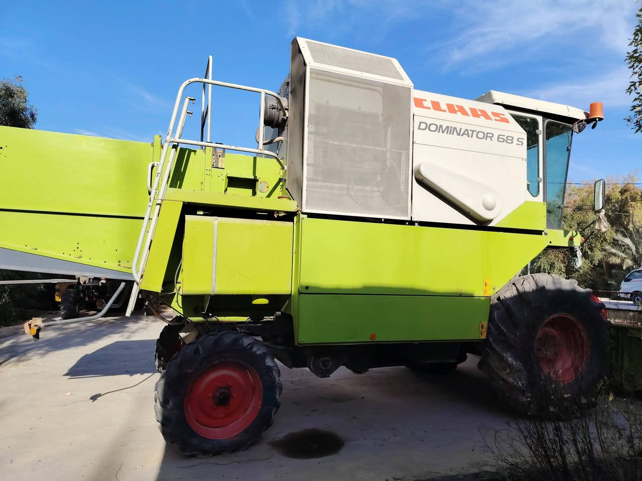 حصاده كلاس موديل 2006 مكينه جديده محرك مكفول معمل مصلح تصليح كامل ما تخسر عليها ابد مكان النجف سعر اتصال على رقم ***********
