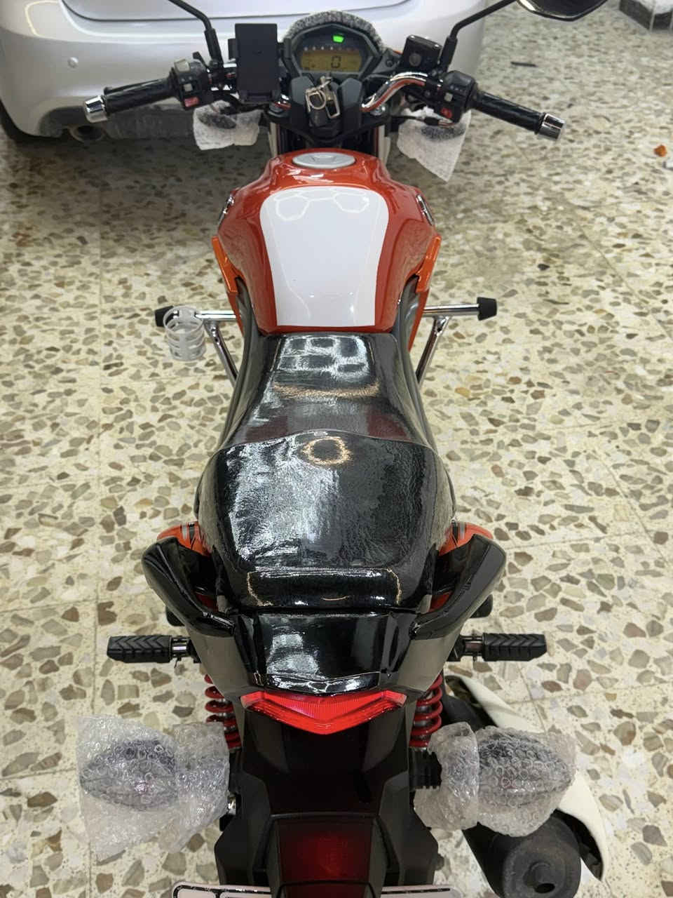 السلام عليكم
دراجه هاوجي للبيع 
كامله مكمله ما ناقصها شي مسجله لوحات انجليزي
السعر 19 ونص وبيها مجال للشراي دور سوالف لا تدخل
تحويل ثاني يوم
التواصل خاص متوفر
رقم الهاتف/***********
