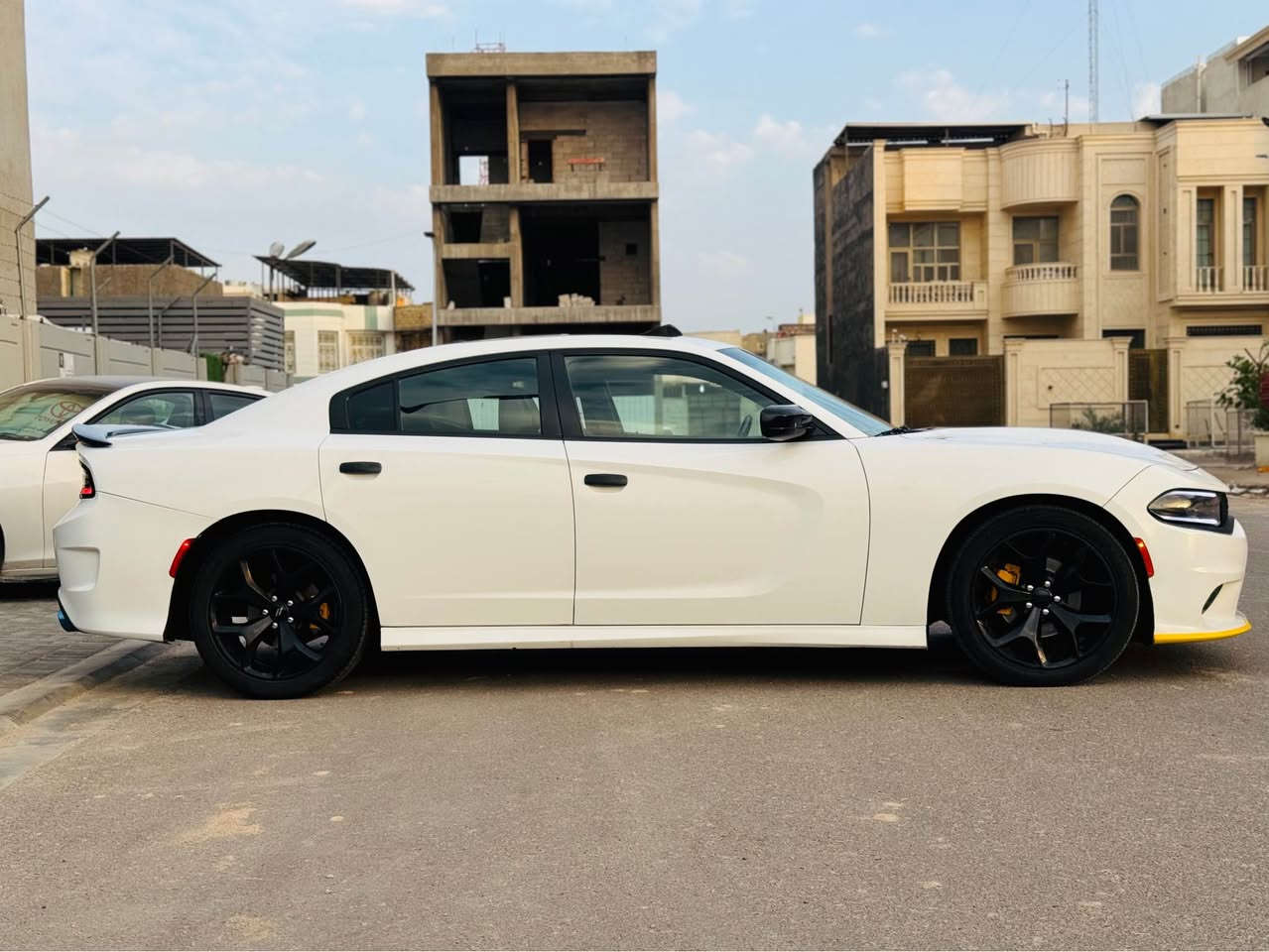 سلام عليكم دوج جارجر مديل 2019 اصل حادثه بنيد محدث وخشم الجاملغ صبغ رقم بغداد الدولي تحويل
مواصفات sxt plas فول واحد عل واحد
شاشه كار بلي 
تشغيل عن بعد 
حساسات خلفي امامي
ماشيه 84mi حقيقي 
مري قلاب
شفتان ستيرن
كشنات جلد تدفئه تبريد 
كامره خلفيه 
كشن كهربائي حضن 
للاستفسار اتصل ***********
***********
العنوان البصره
السعر 227 وبيه مجال Singapore
