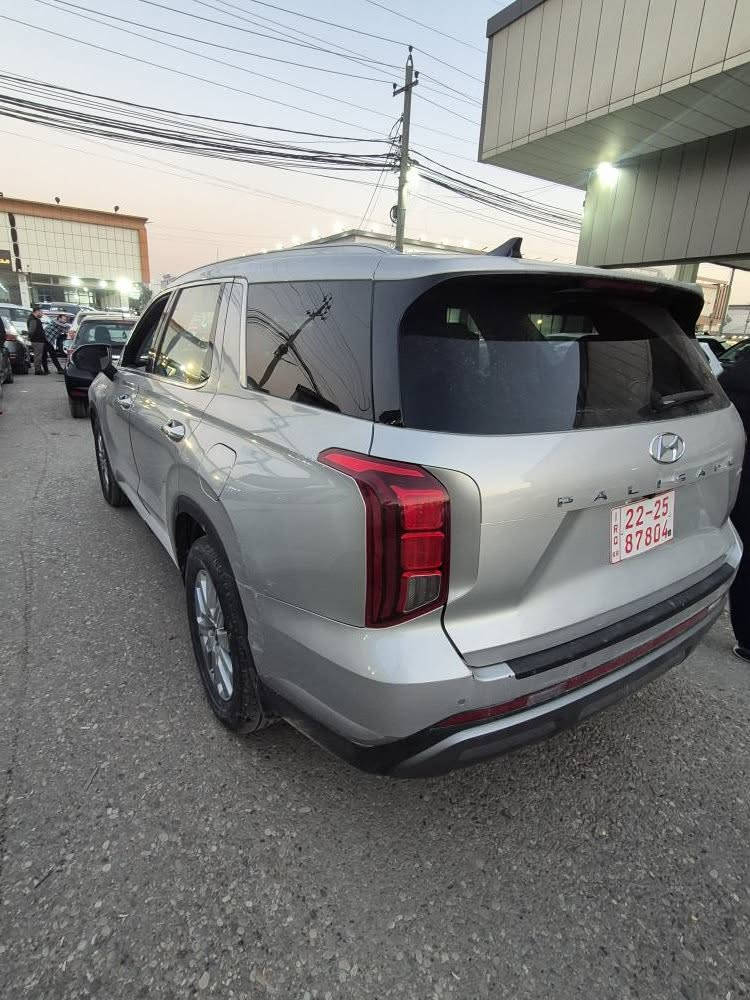 السلام عليكم 
هيونداي باليسايد 2023 مرقم اربيل 
وارد امريكي 
مواصفات SEL 
محرك 3.8
ماشية 24 الف ميل 
ضرر جاملغ السايق صبغ 
السعر 270 وبيها مجال 
مكاني بغداد حي الجهاد
***********
*********** بغداد, العراق
