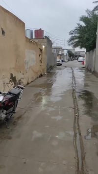 بيت للأيجار حي الخضراء خلف المنتزه مساحة 250متر... 07708704740