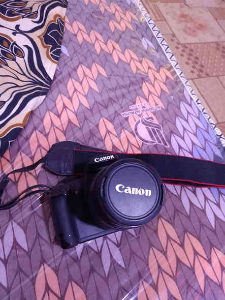 السلام عليكم كانون 1000D جديده كالرتون شغاله صورتها حلوه. محتاج وريد ابيعها مكاني البصره كرمت علي. رايدها 175. شاحنه وياها كيبل سحب صور وهاي كدامكم شخط مابيها. واتساب متواجد ***********
