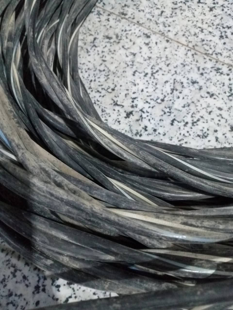 هاذ واير ضفيره يسحب فوق 100 انبير للبيع 72متر اب 60الف هاذ رقمي ***********

