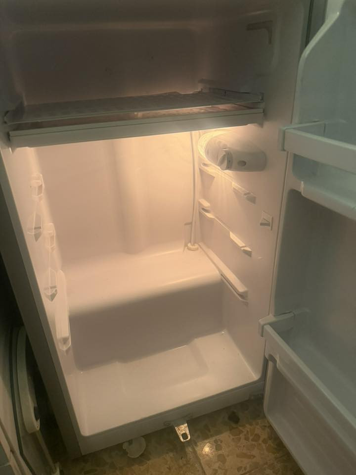 السلام عليكم مرجوحه جديده تتحمل ١٥٠ كيلو جديده كلش للبيع والثلاجه شينون تبريد ثلج وجديده استخدام شهرين للبيع
ثنينهم ب١٦٠ وبيهم مجال بسيط مكانهم الشعب شارع الاسواق
***********
***********
