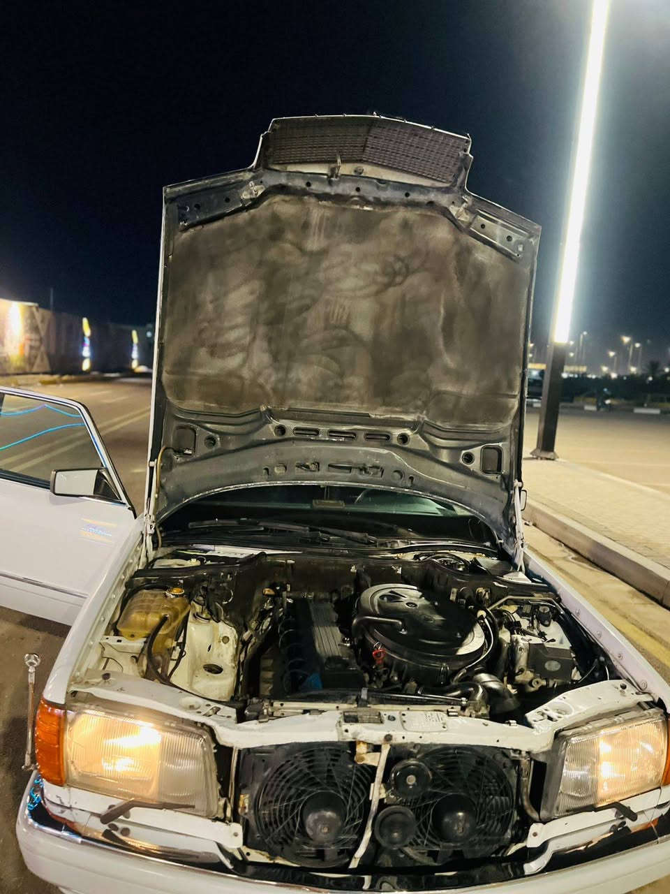 سلام عليكم من رخصت الادمن جامبو 300 SE للبيع موديل 91 اصل محرك بلاد تبريد شغال مصبوغه عام بدون حادث السعر 90 وبيهه مجال مكاني بغداد حي الجهاد للاستفسار ***********
