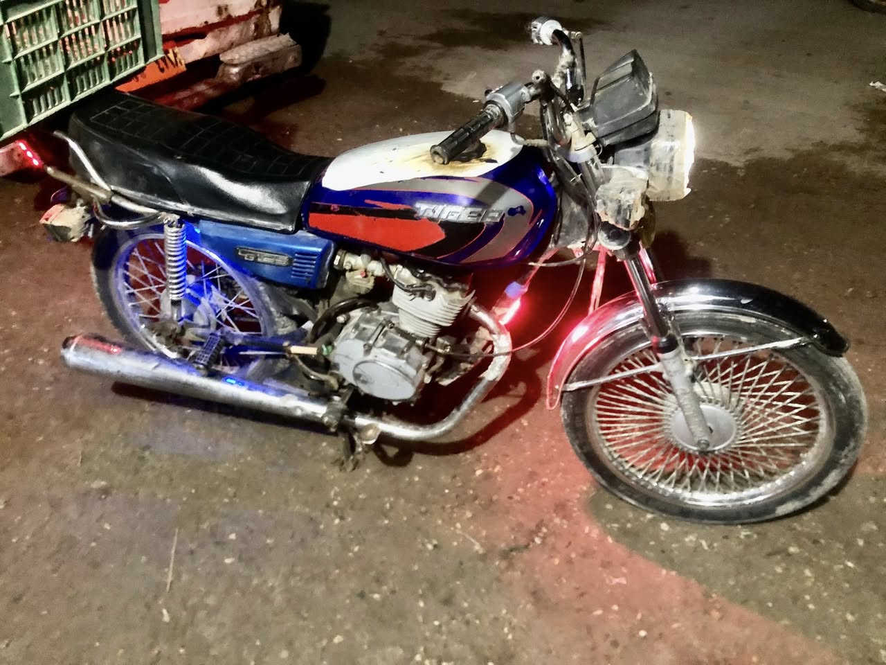 للبيع تايكر 21محركً خير من الله لا تبخير لا تنقيص مبدل بيه بس كلجات اوراق اصولي دراجه بعده بل بس عوزه غسله زينه وترتيب سعر ٤٠٠مكاني صويره ***********
