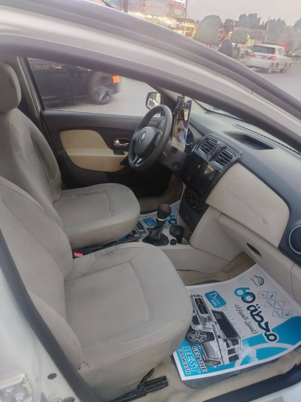 اسم السيارة : رينو سمبول
الموديل :2017 /رقم بغداد 
 اللون : ابيض
 السيارة حره
المكان : بغداد المنصور 
________________________
المواصفات :- 
1 - محرك 4 سلندر 1600دوش 
2 -كاميرا خلفية
3 - شاشة كبيرة ( أندرويد )
4 - عداد المسافة (95 الف كيلو )
مكينة سيارة بلادي على وضع الشركة ويتم تبديل دهن  Elfe كل ٤٠٠٠ متر
٥- بطاريه جديده
٦ - تبريد يحتاج فريز
٧ - الهيكل الخارجي للسياره نظيف جدا مع وجود بارد على باب سائق وجاملوغ صبغ قطعة بسيطه منه من الجهة اليسرى
٨ - اشاير بالمري 
٩ - تبريد يحتاج فريز
١٠-  زجاج سيارة كهربائي الامامي فقط 
١١ - كهربائيات سيارة جميعها شغاله 

السعر ٧٣ ورقه وبيها مجال للتفاوض 
للاستفسار *********** واتساب
