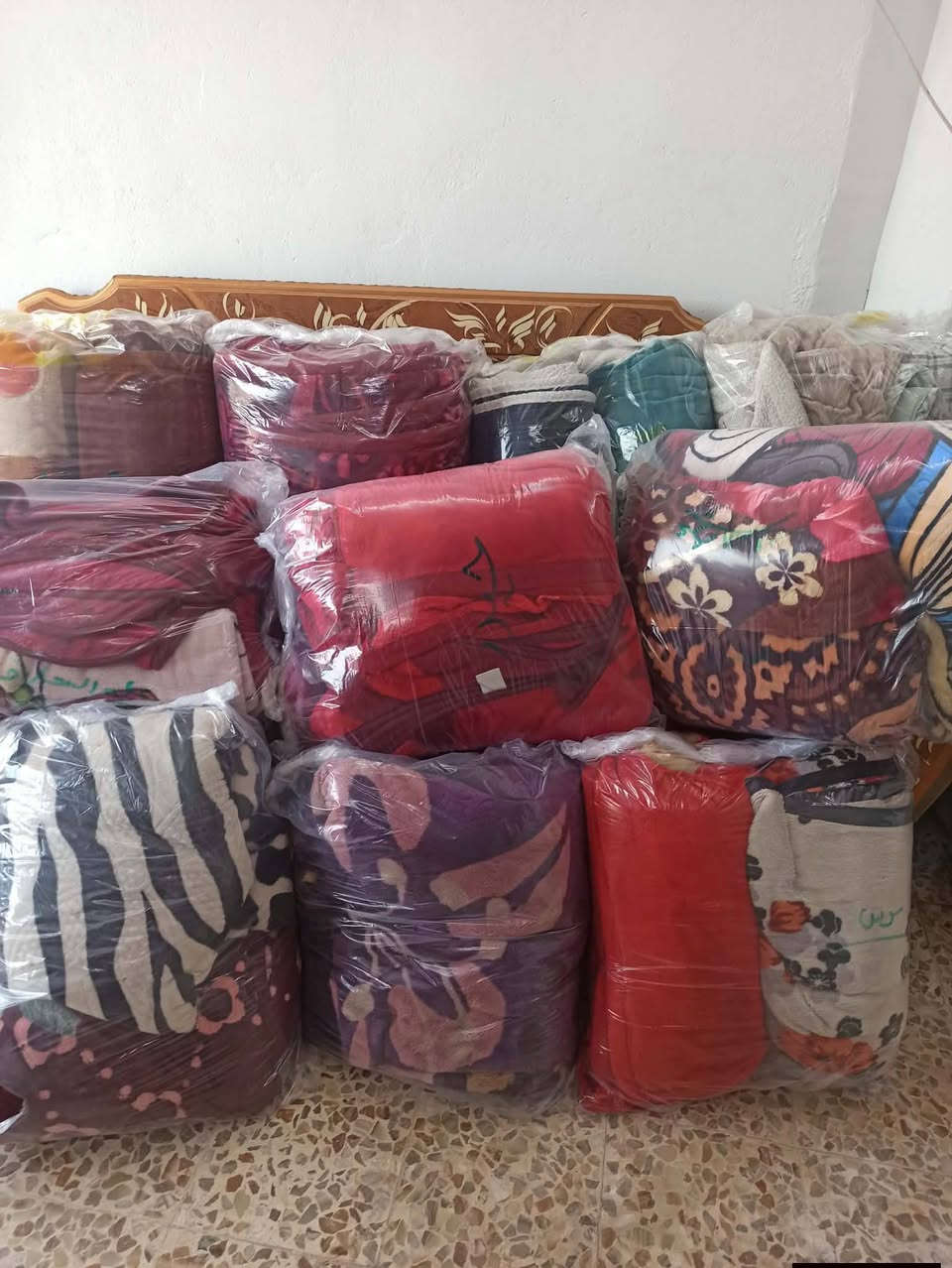 سلام عليكم غسل جميع انواع المفروشات الزوالي والبردات والبطانيات ب أسعار جدا مناسبة ومتوفر خدمه توصيل ذهاب وياب ***********
