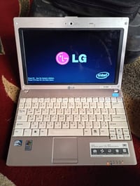 لابتوب الجي شغال حجم صغير سعرة 60 الف 07708556090