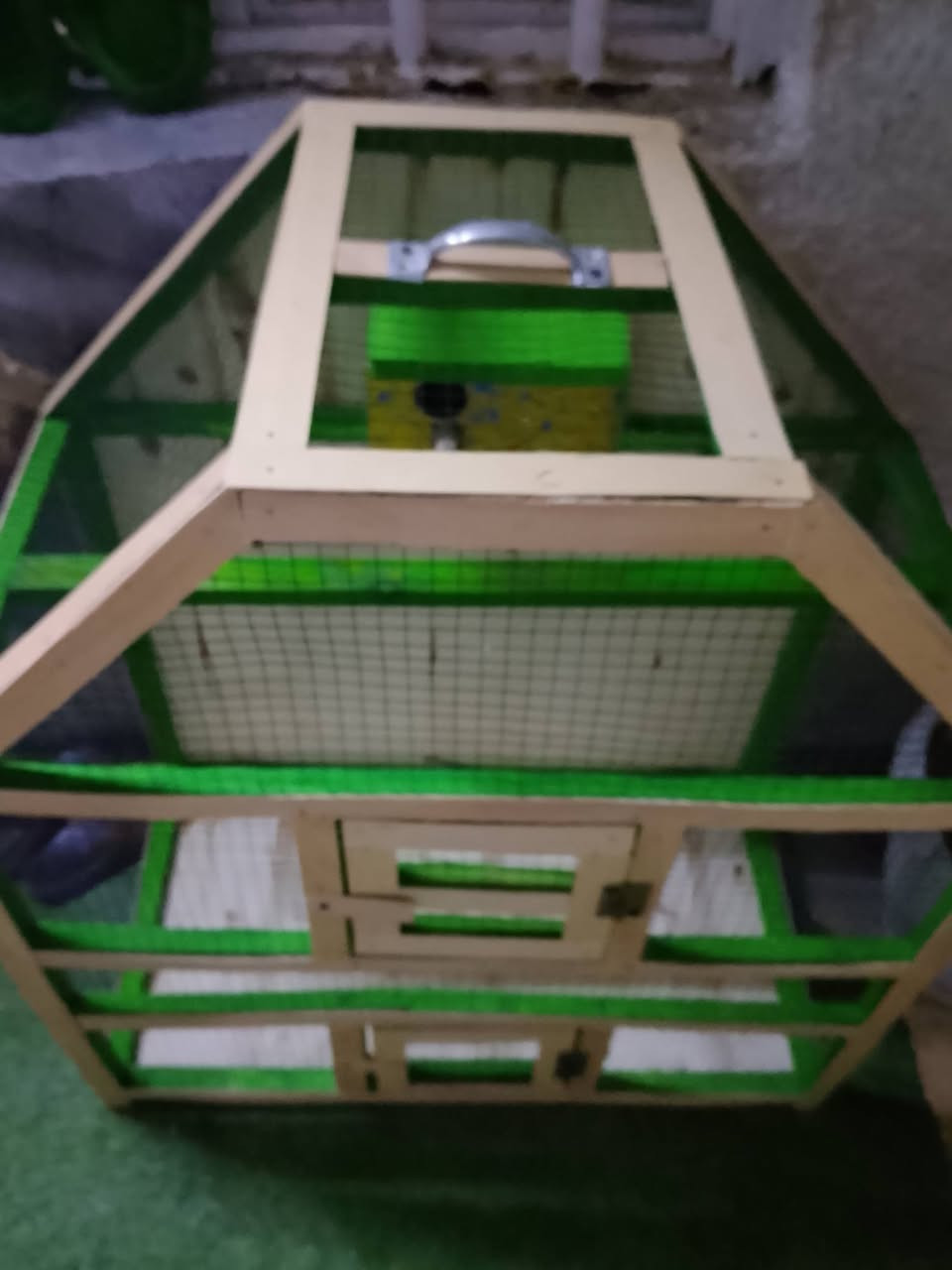 السلام عليكم قفص البيع السعر 25 وبي مجال بسيط الشراي رقم *********** شراي اتصل
