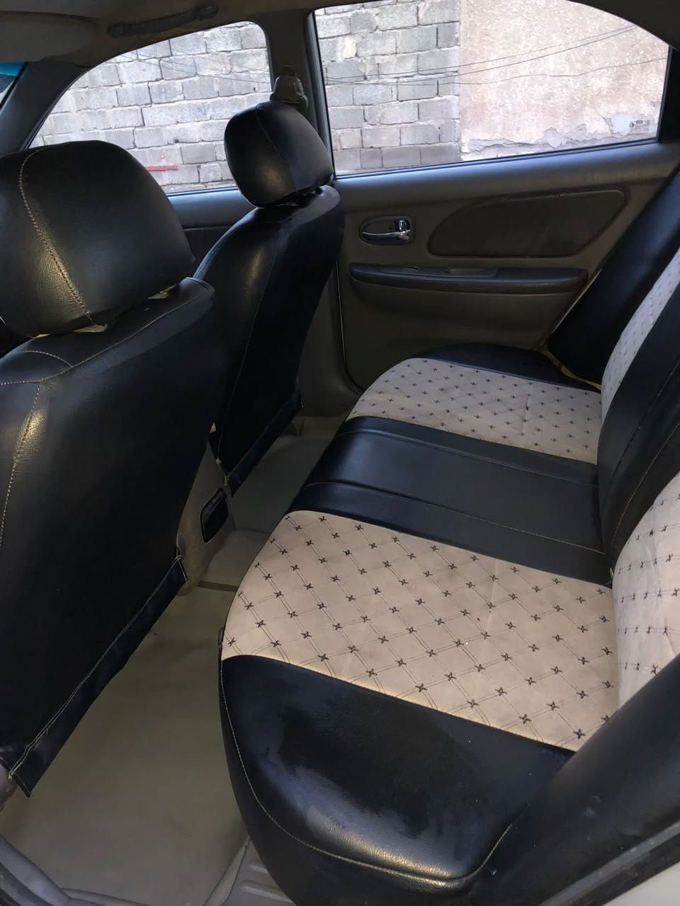 سلام عليكم سوناتا موديل  2001 سيارة نضيفة كير ومحرك خير من الله الصدر 60 بالمية بدون حادث فقط طايحة عليها شجرة وصايرة خسفة بخشم القمارة رقم دولي جديد باسمي تحويل ثاني يوم هزة جديدة رقم بغداد والسيارة بغداد رقم هاتف *********** بي واتساب السعر 50 وبيها مجال للطيبين
