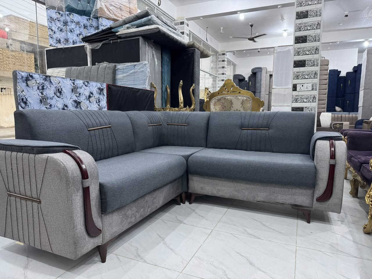 مساء الخير عليكم 
ديوان يكفي استقبال ٧*٤ يطلع ١٤متر ٢٠نفر ١٢قطعه
ديوان تسكام مقعد بلوك اسود سفنج ١٠ سم مميز اول 
متوفر اكثر من موديل الالوان مميزه وموديلات مميزه 
نشتغل ع متر حسب طلب زبون وكافه قياسات 
للستفسار ع رقم *********** واتساب اتصال 
العنوان كوت زين القوس شارع مله قرب فرن رحمه 
معمل ومعرض بركات ام البنين ع 🌸🤍
