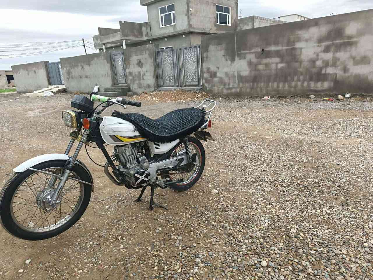 السلام عليكم
دراجة 5 كير موديل 19 كهربائيات كله شغاله محرك اي عيب مابي كيج جديد كلج جديد شلعة ومعدل كشن جديد السعر 360 وبي مجال مكاني خانقين سبع نيسان 
الرقم ***********
