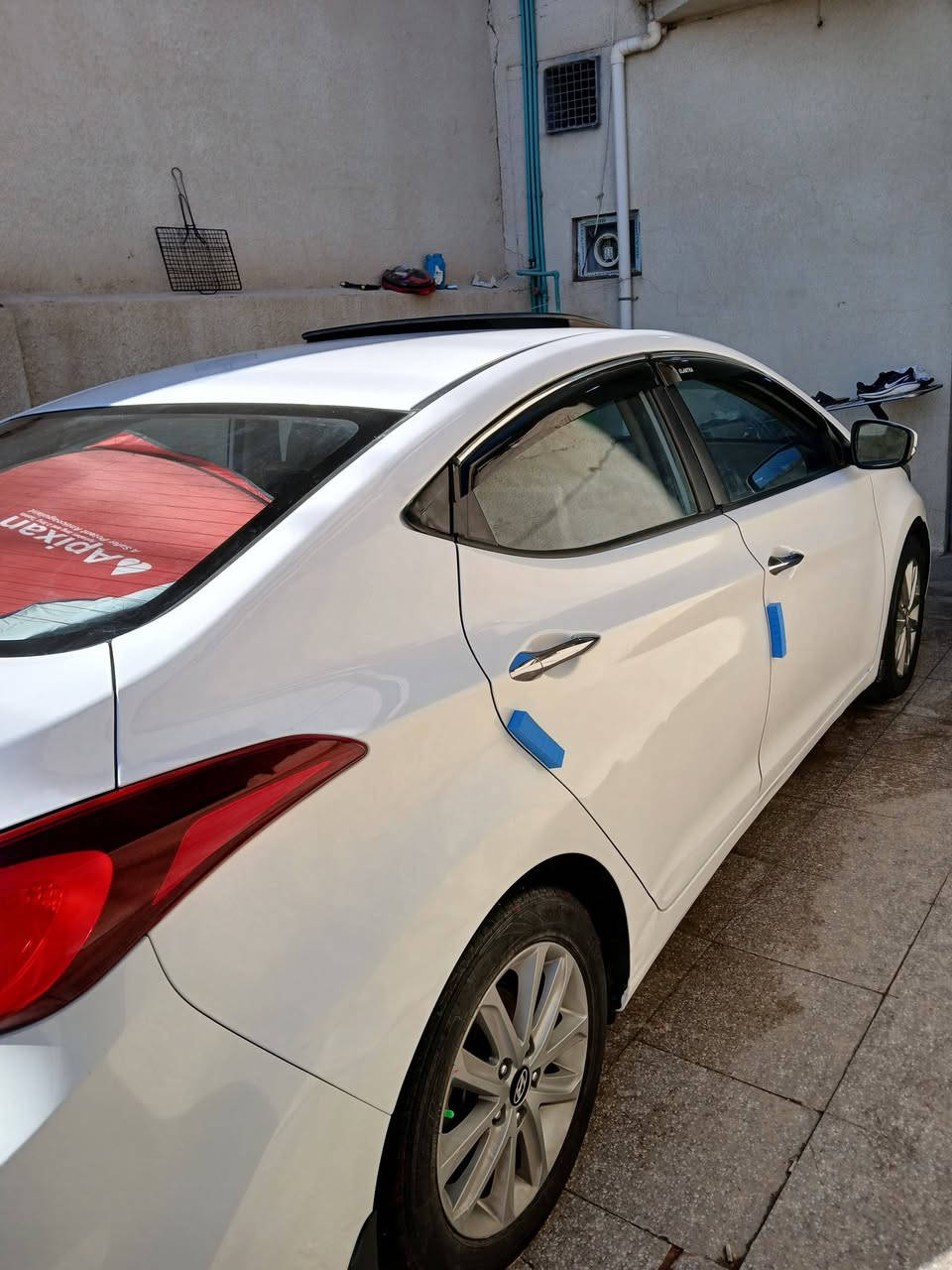 السلام عليكم النترا خليجي مكفوله من الصبغ عدا شبرين صبغ فقط  موديل 2014شكل 2016 فول مواصفات عدا البصمه ٣شاشات كامره خلفيه سويجات عدد2 فتحة سقف ٥ويل كب تبريد شغال كير محرك جديد سياره كل نقص مابيها تايرات امامي جديد مري شفط رقم بغداد تحويل مباشر سياره جديد السعر ١٢٥ اوبيها مجال ***********
