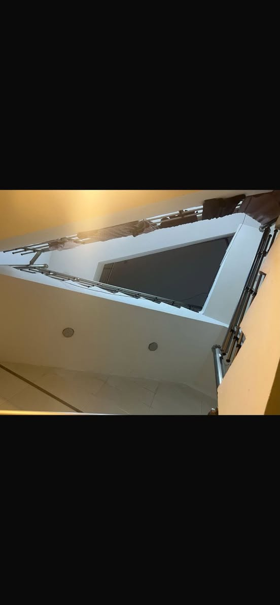 السلام عليكم دار 75 متر الغزالية شارع المشجر مربع الاسرى
سند بأسمي بصف الركن شارع 12 متر

استقبال+حولي+مطبخ+ 3 غرف نوم+3 صحيات 

بناء 2024 جديد من الاساس

وجهة 5نزال15 سقف الطابق الارضي 335سم والطابق الاول310 

تفاصيل البناء الحديث معروفة

للاستفسار ***********
