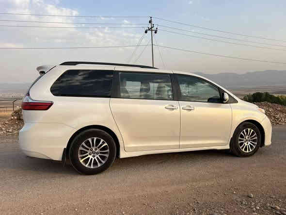 سلام عليكم تيوتا سينا البيع
موديل 2018 كلين

مواصفات XLE

ماشية 100الف ميل

سيارا مال بيت

سيارا حيل نضيف

سعر 285 مجال مكان زاخو

رقم الهاتف ***********

رقم زين ***********
