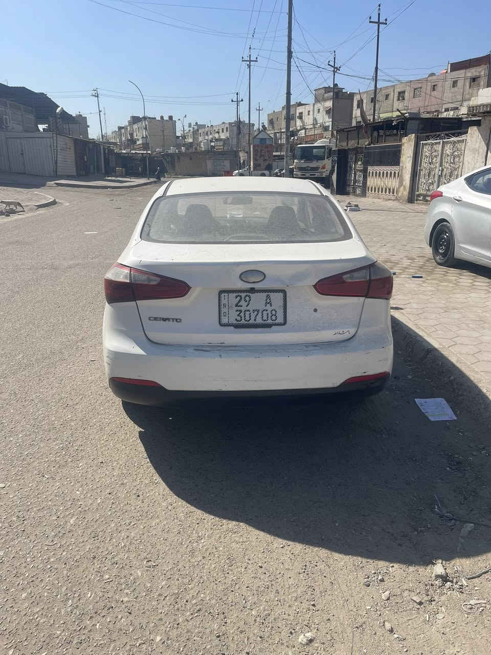 السلام عليكم سياره سيراتو مديل 2014 السياره رقم الجديد بسمي السياره بيه تلحيضات بلبدي  شوف العين السياره مكينته بيه تبخير فقط حداده جديد كير تبريد كله شغال داخله كلش نضيف السياره السعر (83 ) العنوان البصره ***********
