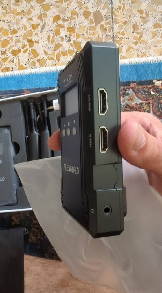 نظام نقل فيديو لاسلكي من ماركة FeelWorld، وتحديداً الطراز W1000S أو W1000H.يوفر النظام نقل فيديو عالي الدقة (1080p60) لمسافة تصل إلى 1000 قدم (حوالي 305 متر) بزمن استجابة منخفض جداً (0.08 ثانية).يتميز المنتج بوظيفة اتصال داخلي (intercom) مدمجة تتيح التواصل المباشر بين المخرج والمصور.يدعم النظام المراقبة عبر التطبيق (App Monitoring) لأنظمة iOS و Android، مما يسمح لما يصل إلى 4 هواتف أو أجهزة لوحية بغداد, العراق


**إذا كنت صاحب هذا الإعلان وتريد حذفه لأي سبب، رجاءا أرسل رسالة إلى الدعم الفني**