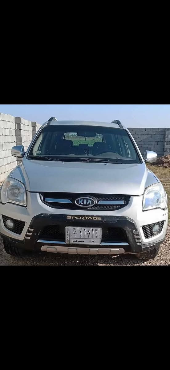 السلام عليكم سبورتج ٢٠٠٩ وارد كوري مكينه ٢٠٠٠ السياره مكفوله من الصبغ الضربه القويه بيه فقط طخه باب السايق وطخه باب خلفي عكس السايق وبيه جراد بسيط بالبنيد مكاني الحريه السعر ١١٨ وبيه مجالل
***********
