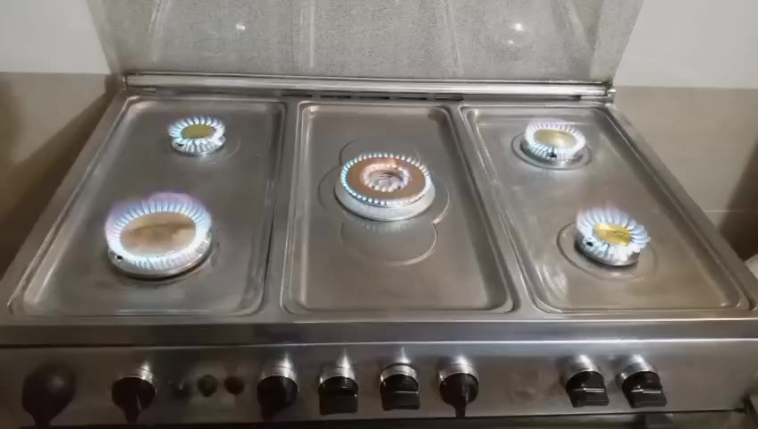 هلاَ واسهلاَ طباخك عطلان وماعندك مجال اتدزه للمصلح لگينالك حل انتَ وگاعد أبيتك اجيك
فرن
عيون
باب 
كلشي يخص الطباخ يمنه 
مـ؏ التنضيف وترتيب  

بس أتصل ؏ رقم 
***********
***********
ابو يوسف يوجد واتساب 
موجود واتساب هم
او مراسلة الصفحة
