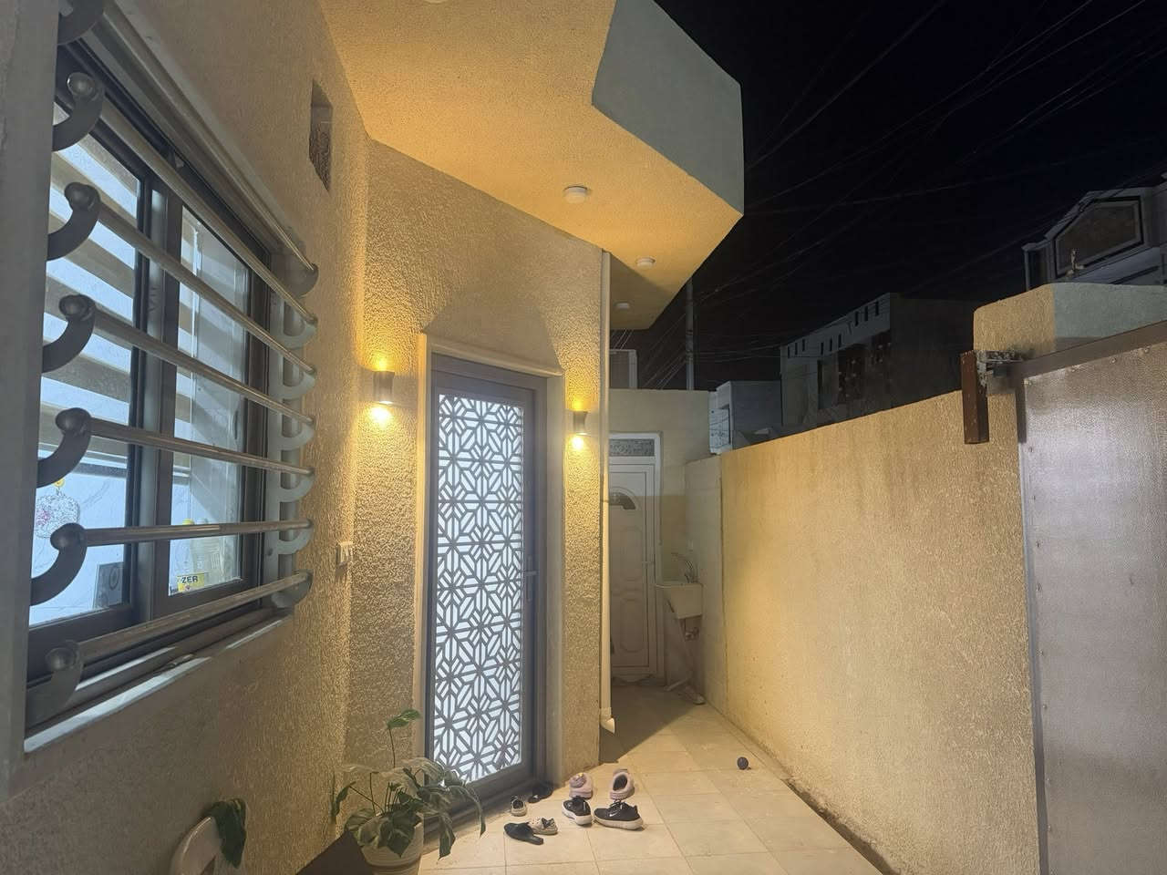 دار للبيع – الديوم / المربع الثاني
قريب المركز الصحي وجامع القهار
 • المساحة: 100 م² (10×10) – ركن
 • 3 غرف نوم
 • سطح شتايگر
 • شبابيك ألمنيوم مع كَتائب
 • الدار باسمي والبيع مباشر 

💰 السعر: 81 مليون دينار قابل للتفاوض

للتواصل ***********
