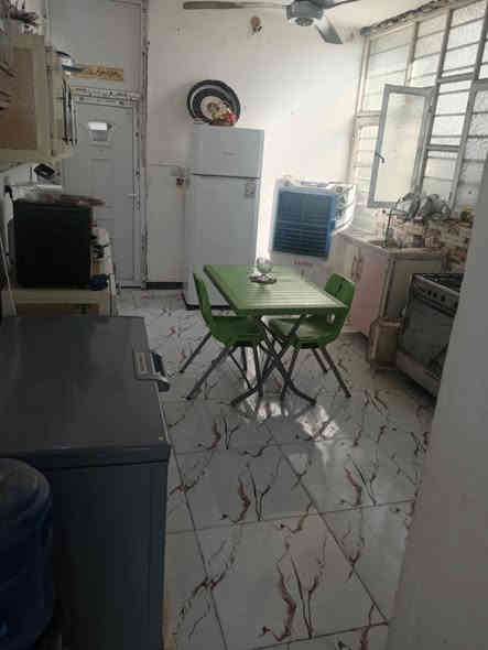 مشتمل مساحه 100 متر بحي الحكيم نزله عطوف 
غرفه وهول ومطبخ وستقبال سند 25 مسجل بلديه 
السعر 25 بيه مجال بصيط 
الستفسار ***********
