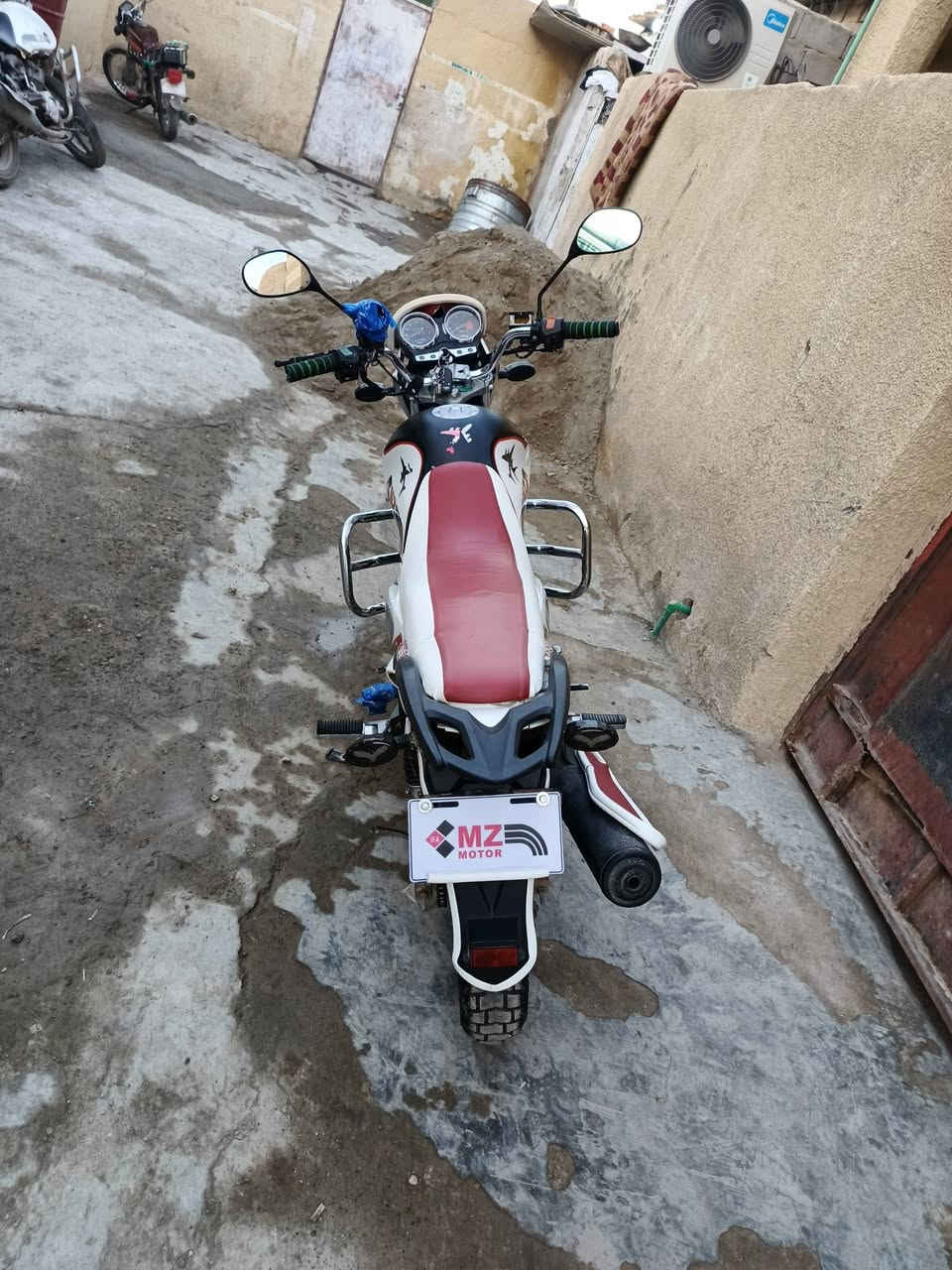 السلام عليكم دراجه MZموديل 2019 محرك 200 اوراق كامله مدفوع كمرك الدراجه  نضيف كلش مكينه مامفتوحه لوك الدراجه  نكره سلف كهرببايات جدد كامله مكمله زوج تايرات قبل اسبوع شديتهن جبلي تشغيل عن بعد 2 بصمات دراجه كبل للشارع العنوان الدجيل  السعر 900 وبيهه مجال قليل للشراي للاتصال ***********
