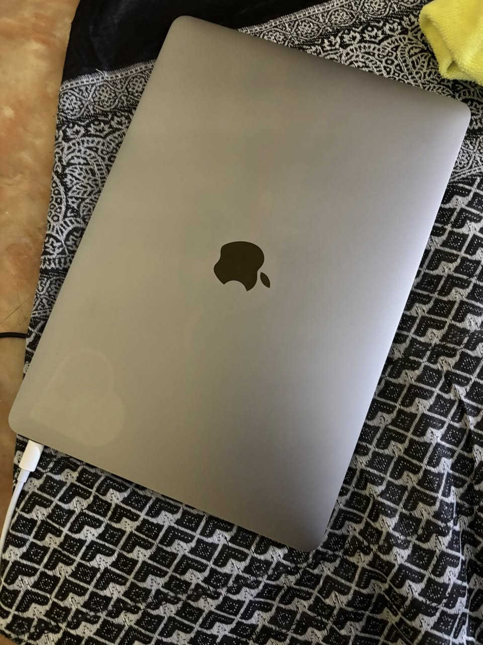 Mac book pro 2017
الشاشة: 13 بوصة
 المعالج: Intel Core i5 (2.3 GHz)
 الرام: 16 GB
 الهارد: 256 GB SSD (سريع جداً)
 البطارية: جيدة جداً
ب 320 الف


**إذا كنت صاحب هذا الإعلان وتريد حذفه لأي سبب، رجاءا أرسل رسالة إلى الدعم الفني**