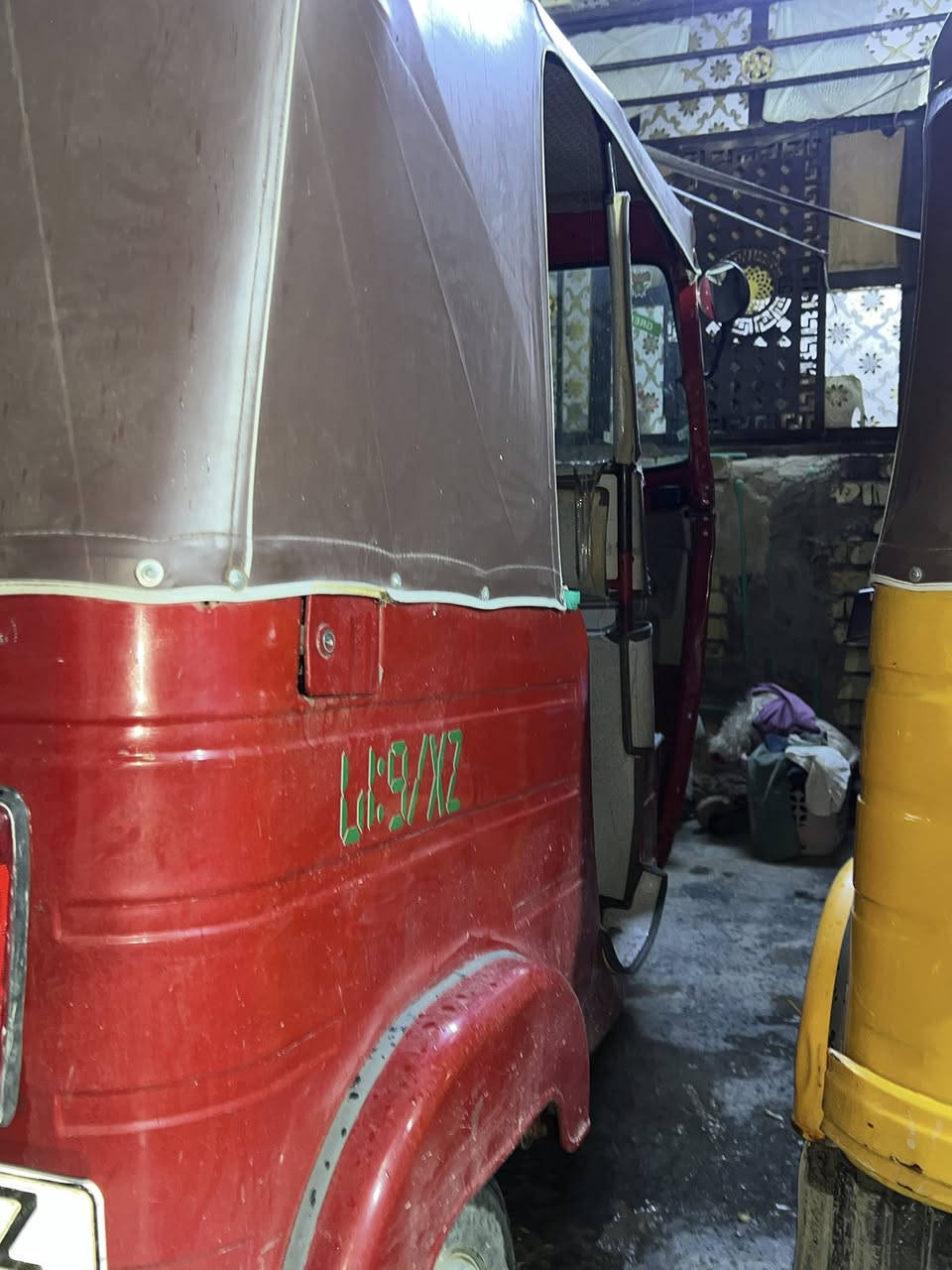 السلام عليكم تكتك مديل 18 رقم وسنويه مصبوغه عام جماليه وبيها ضربه الصفحه اليسره فقط ومعمره دوس التكتك بيها دبلات والكلجات فقط والباقي شغال خير من الله السعر 5.500 وبيها مجال حك الجيه العنوان بغداد البلديات ما متواجد على الفيس التواصل 👈*********** الموشراي لا يتعبني
